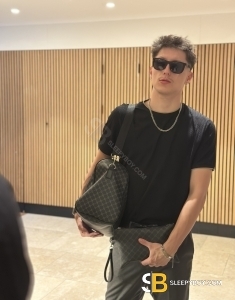 male rent boy London Jo&atilde;o Victor