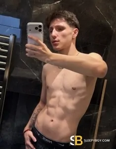male rent boy London Jo&atilde;o Victor