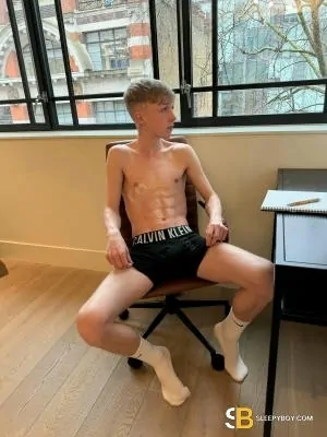 Gay Escort James 27yr - role