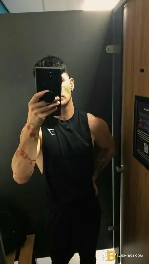 Gay Escort Uri 30yr - blowjob
