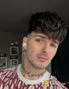 male escort Paisley Uri