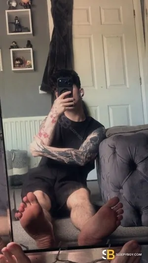 Gay Escort Uri 30yr - shaving