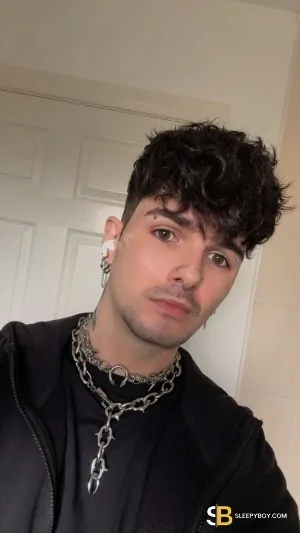 Gay Escort Uri 30yr - cum on body