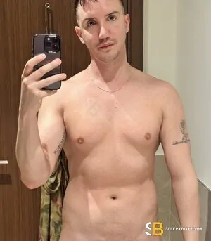 Gay Escort Victor 28yr - role