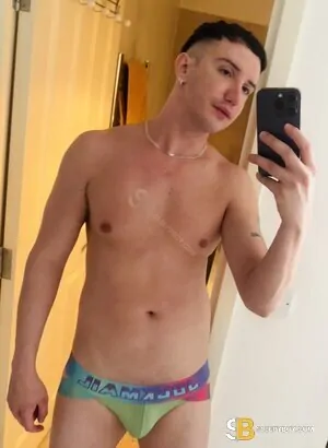 Gay Escort Victor 28yr - role
