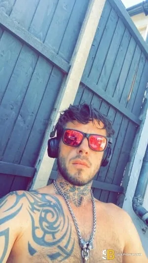 Bisexual Escort Dan 36yr - role