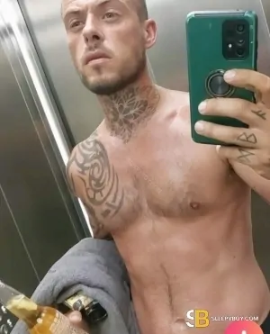 Bisexual Escort Dan 36yr - sucking