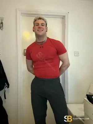 Gay Escort Adrian 26yr - role