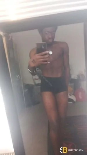 Gay Escort Jessie 19yr - shaving