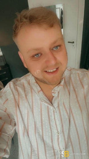 Gay Escort Tobie 31yr - licking