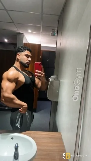 Bisexual Escort Enzo 26yr - double penetration