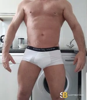 Gay Escort Matt 49yr - trios