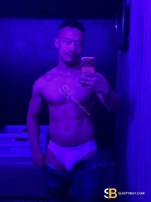Gay Escort Gabe 30yr - spitting