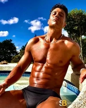Gay Escort Hugo 39yr - role