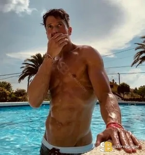 Gay Escort Hugo 39yr - role