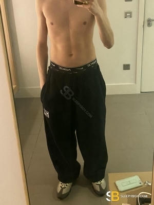 Bisexual Escort Tristan 27yr - licking