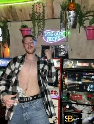 Gay Escort Liam 24yr - role