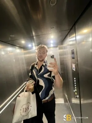 Gay Escort Liam 24yr - licking