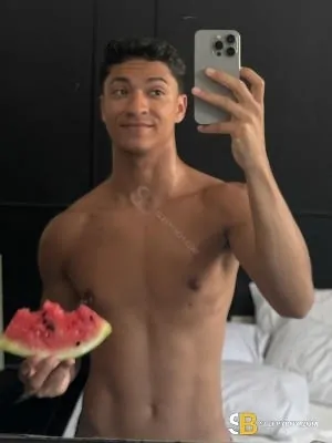 Gay Escort Henri 23yr - licking