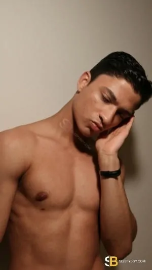 Gay Escort Henri 23yr - licking