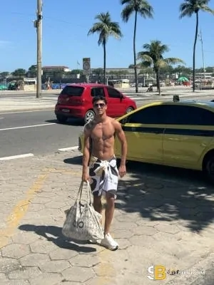 Gay Escort Henri 23yr - licking