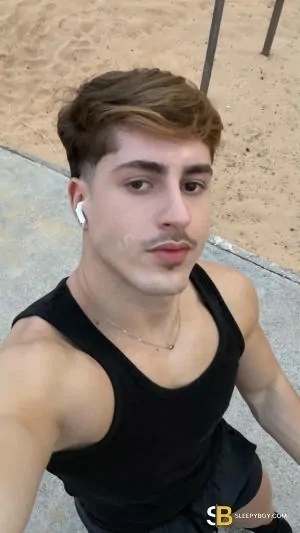 Bisexual Escort Matteoxx 20yr - licking