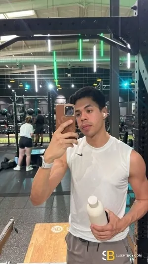 Bisexual Escort Lucas Hide 26yr - licking