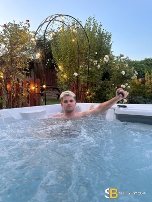 Gay Escort Logan 18yr - exhibitionist