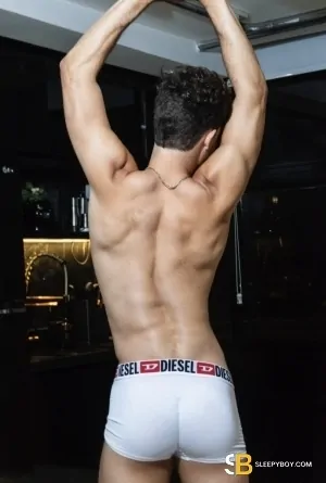 Gay Escort Lucasxxl 22yr - sucking
