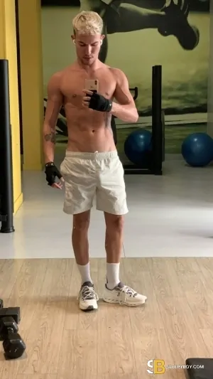 Gay Escort Allan 24yr - licking
