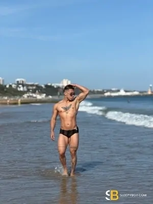 Bisexual Escort Daniel Lino 25yr - licking