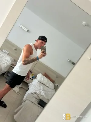 Bisexual Escort Mark 28yr - licking