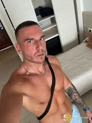 Bisexual Escort Mark 28yr - role
