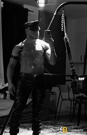 Bisexual Escort Carlos 30yr - licking