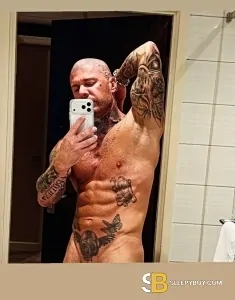 male escort Leicester Murdz