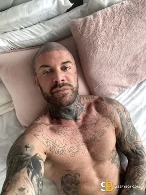 Bisexual Escort Robert 43yr - sucking