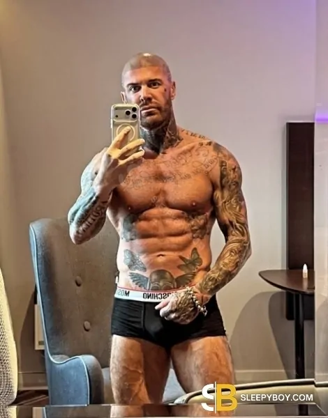 male escort Leicester Murdz