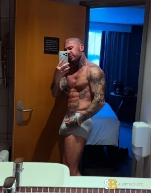 Bisexual Escort Murdz 43yr - licking