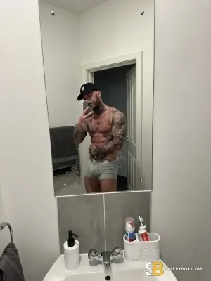 Bisexual Escort Robert 43yr - sucking