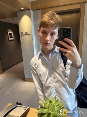 Gay Escort Nick 18yr - licking