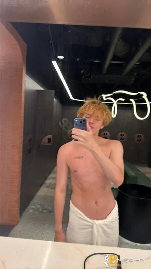 Bisexual Escort Alistair 26yr - licking