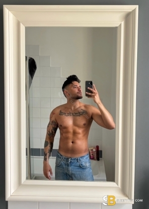 Bisexual Escort Yan 31yr - trios
