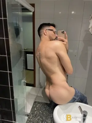 Gay Escort Andre 27yr - licking