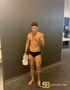 male rent boy London Guilherme Barbosa Pitanga