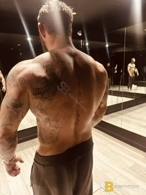 Bisexual Escort Tom 36yr - licking