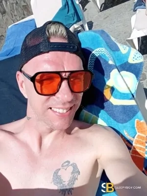 Gay Escort Pip 35yr - licking