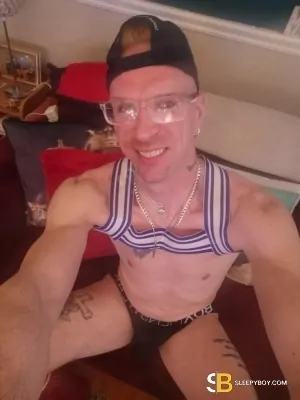 Gay Escort Pip 35yr - licking