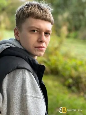 Gay Escort Cody 26yr - cum on body