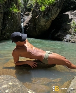 Bisexual Escort Lorenzo Campos 31yr - role