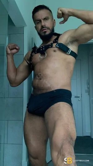 Bisexual Escort Eduardo Salazar 46yr - licking